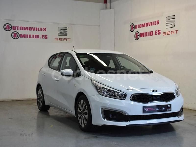 Blanco Usado 2015 Kia Ceed GT Berlina | 12.500 € (Caro) - Imagen 1/4