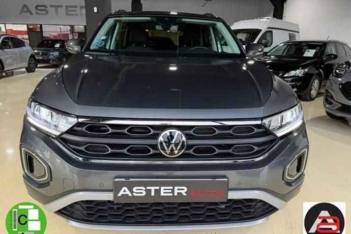 Usado VW T-Roc Life 150 CV (110 kW) 2022 Gris / plata SUV