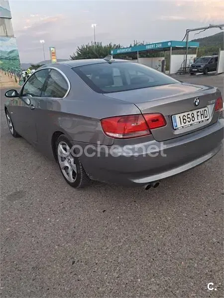 Usado BMW 325 218 CV (160 kW) 2006 Gris / plata Coupe