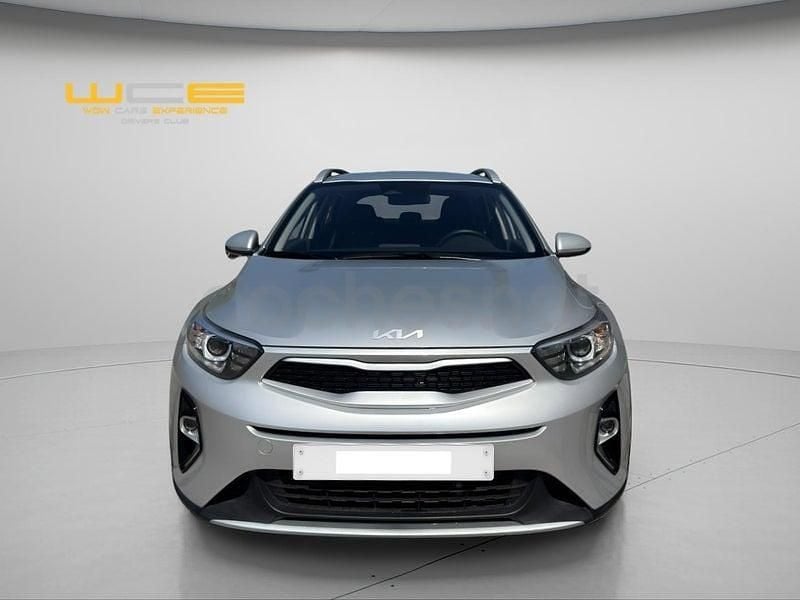 Usado Kia Stonic 100 CV (73 kW) 2025 Gris / plata SUV