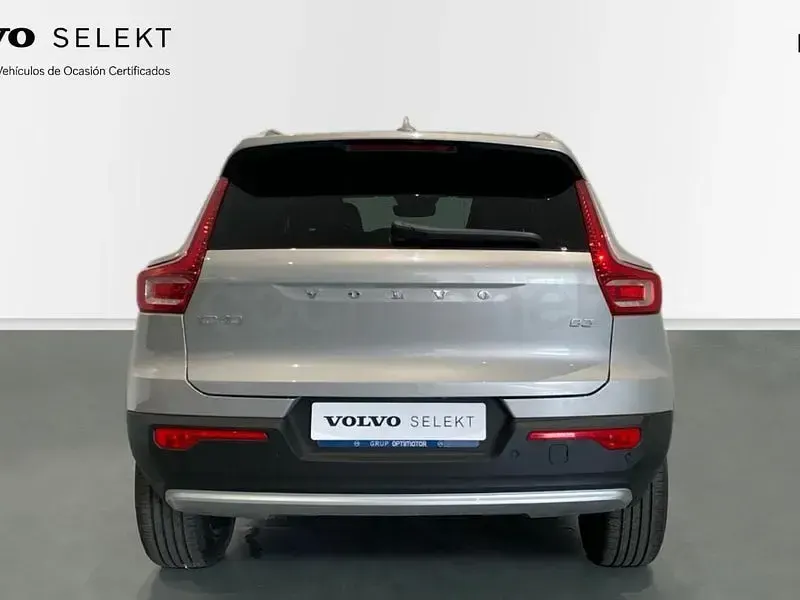 Usado Volvo XC40 Core 163 CV (119 kW) 2022 Gris / plata SUV