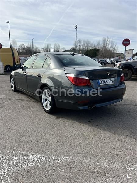Usado BMW 530 218 CV (160 kW) 2006 Gris / plata Berlina