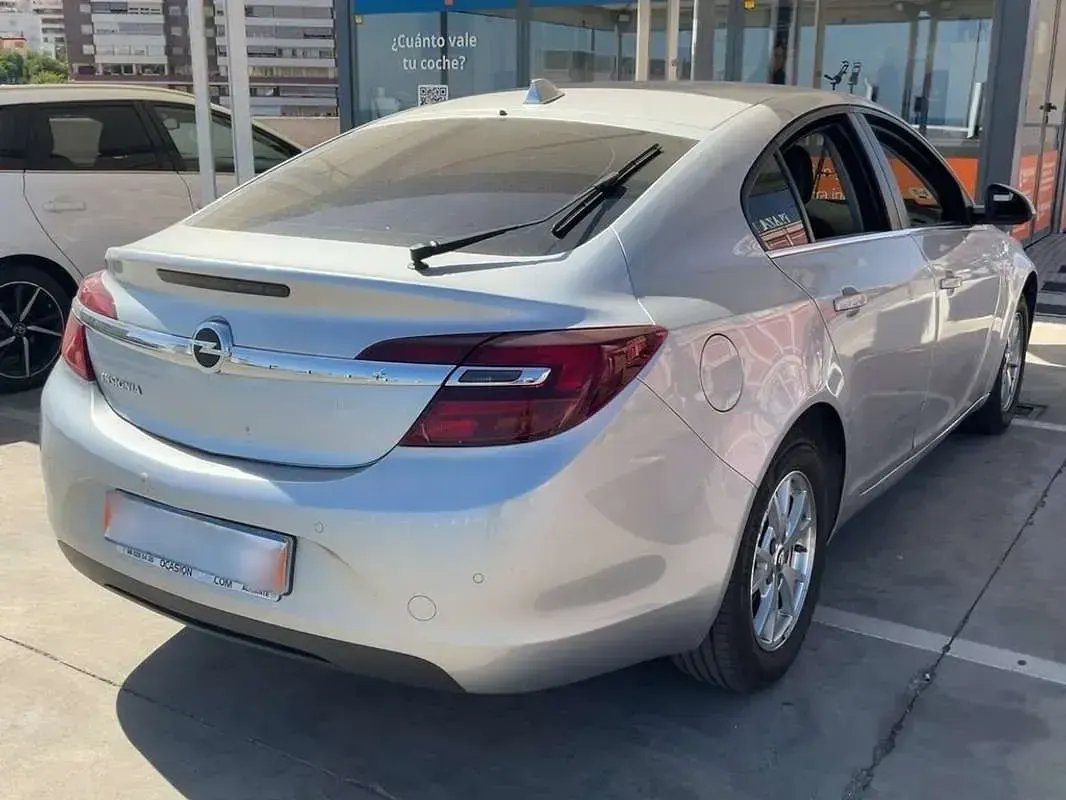 Usado Opel Insignia Selective 120 CV (88 kW) 2014 Gris Berlina