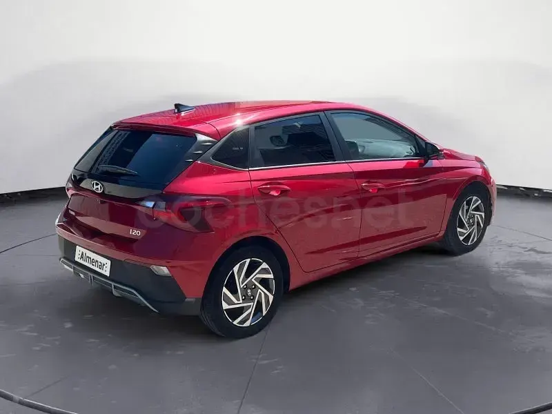 Usado Hyundai i20 79 CV (58 kW) 2025 Rojo Utilitario