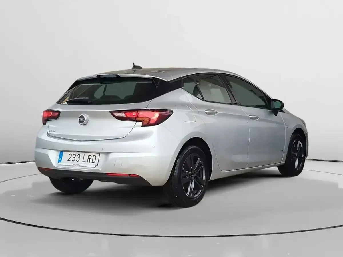 Usado Opel Astra Design & Tech 130 CV (95 kW) 2021 Gris