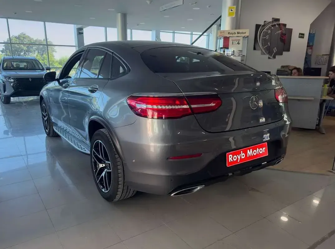 Usado Mercedes GLC250 AMG line 204 CV (150 kW) 2019 Azul SUV