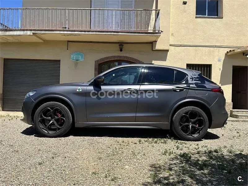 Usado Alfa Romeo Stelvio 510 CV (375 kW) 2018 Gris / plata SUV