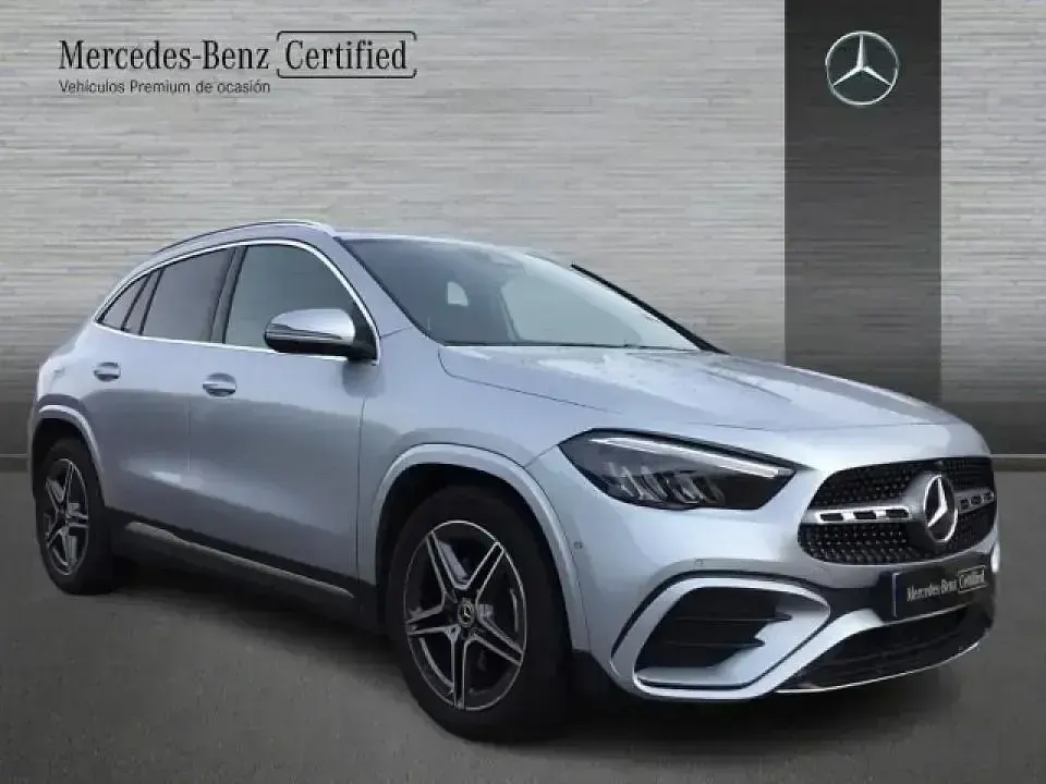 Usado Mercedes GLA200 150 CV (110 kW) 2025 Gris / plateado SUV