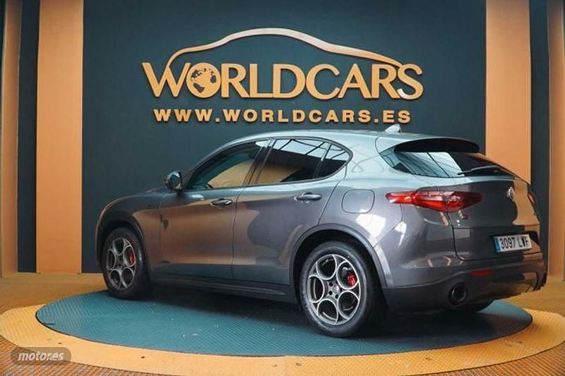 Usado Alfa Romeo Stelvio Sprint 190 CV (139 kW) 2022 Gris SUV