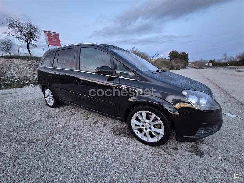 Usado Opel Zafira Cosmo 120 CV (88 kW) 2007 Negro Monovolumen