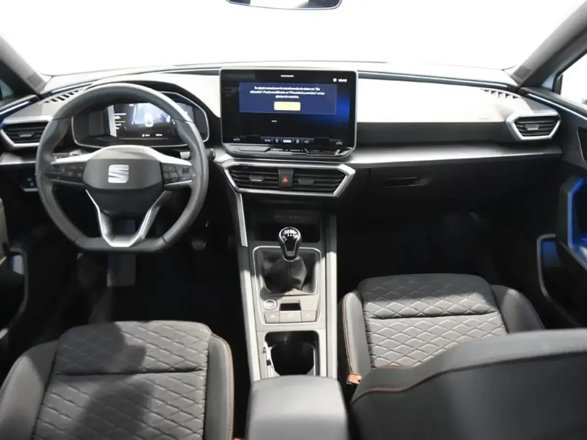 Usado Seat Leon FR 115 CV (84 kW) 2025 Blanco