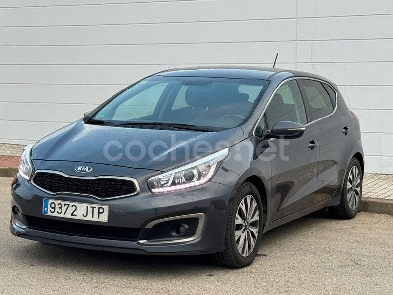 Azul Usado 2016 Kia Ceed GT Berlina | 7300 € (Precio justo) - Imagen 1/4