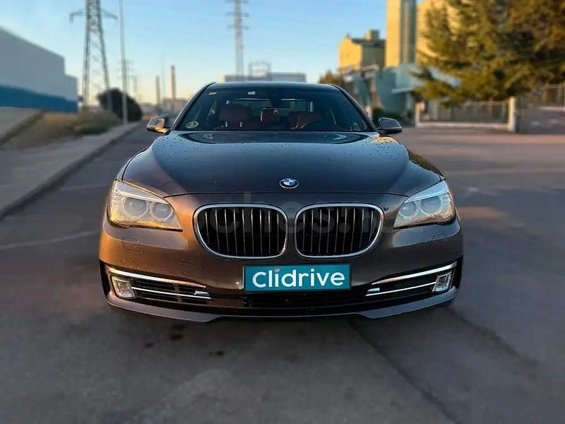 Usado BMW 740 Comfort Edition 313 HP (230 kW) 2013 Castanho Sedan