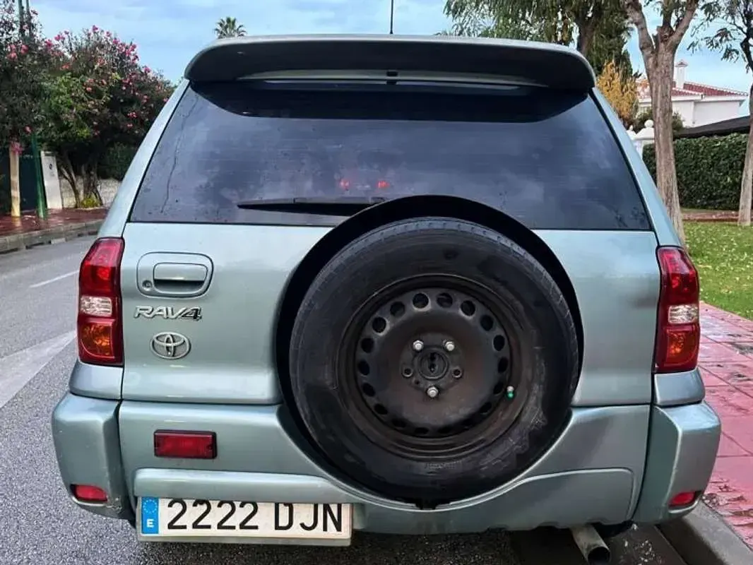 Usado Toyota RAV4 Sol 116 CV (85 kW) 2005 Gris SUV