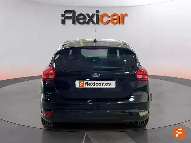 Usado Ford Focus Trend 100 CV (73 kW) 2018 Negro