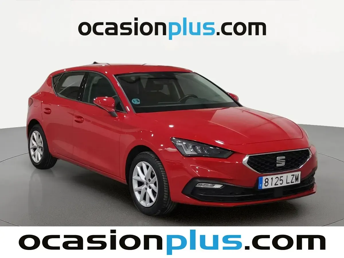 Usado Seat Leon Reference 110 CV (80 kW) 2022 Rojo Utilitario