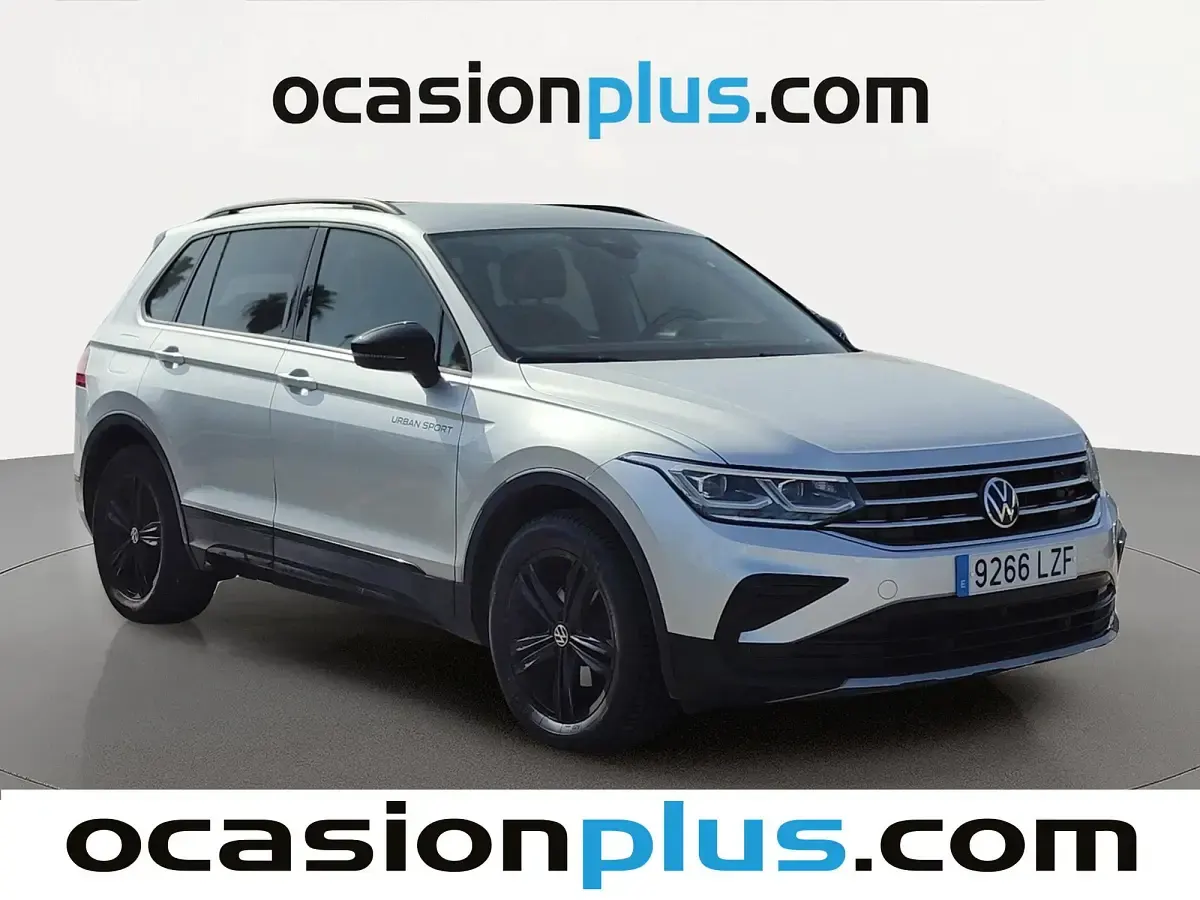 Usado VW Tiguan Sportline 150 CV (110 kW) 2022 Gris plata SUV