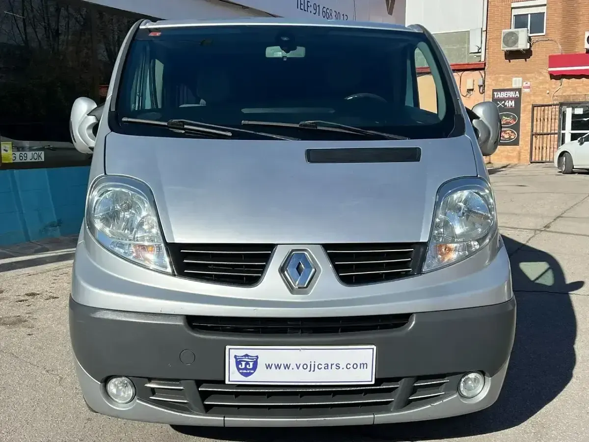 Usado Renault Trafic Privilege 150 CV (110 kW) 2007 Gris Monovolumen