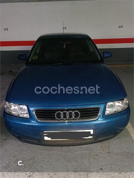 Usado Audi A3 Attraction 101 CV (74 kW) 2001 Azul Utilitario