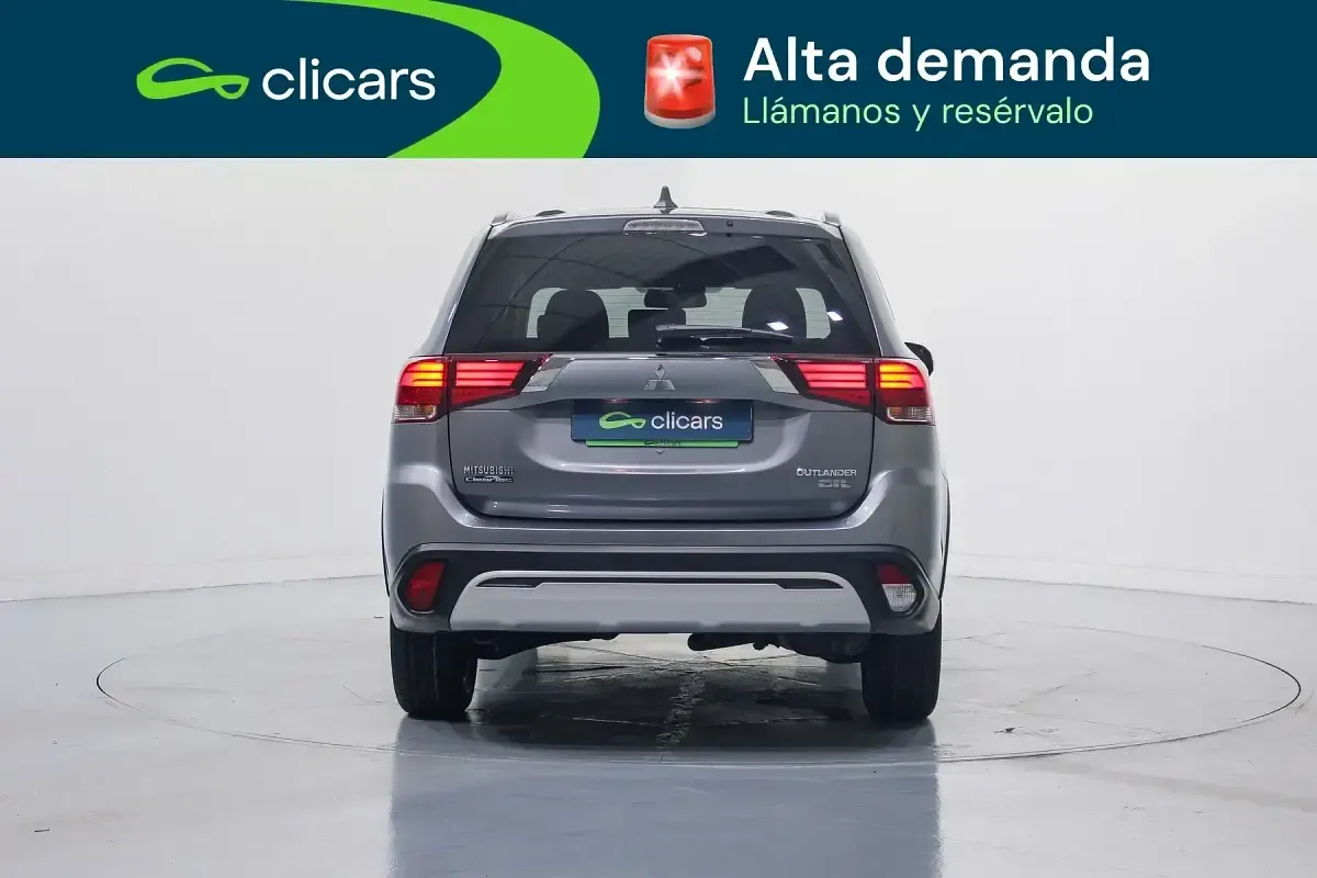Usado Mitsubishi Outlander Motion 150 CV (110 kW) 2020 Gris / plata SUV