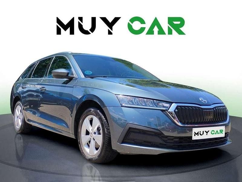 Usado Skoda Octavia Ambition 150 CV (110 kW) 2022 Gris Familiar