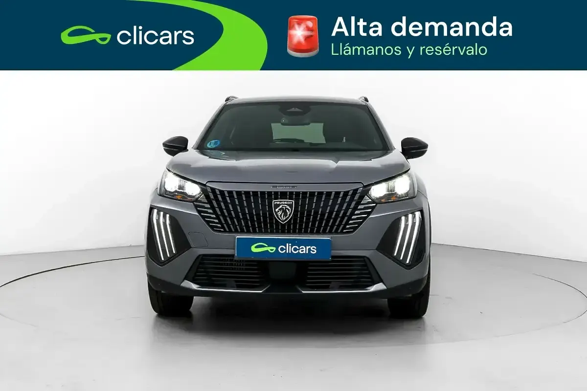 Usado Peugeot 2008 Allure 136 CV (100 kW) 2025 Gris SUV