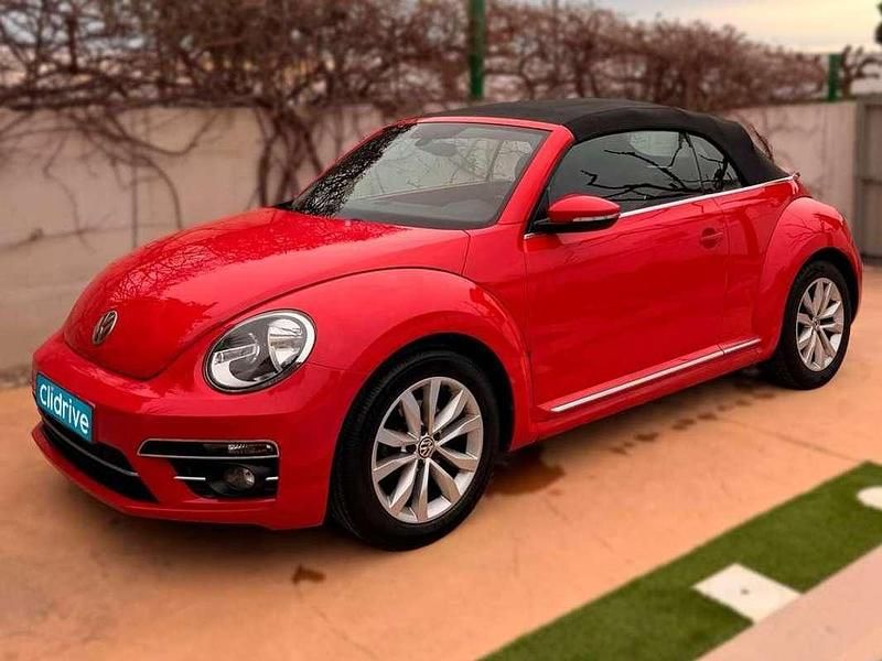 Begagnad VW Beetle Design 110 HK (80 kW) 2017 Röd Halvkombi