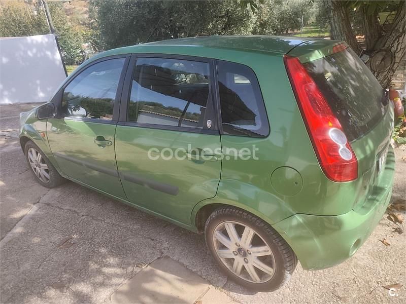 Verde Usado 2006 Ford Fiesta Trend Berlina | 3200 € - Imagen 1/4