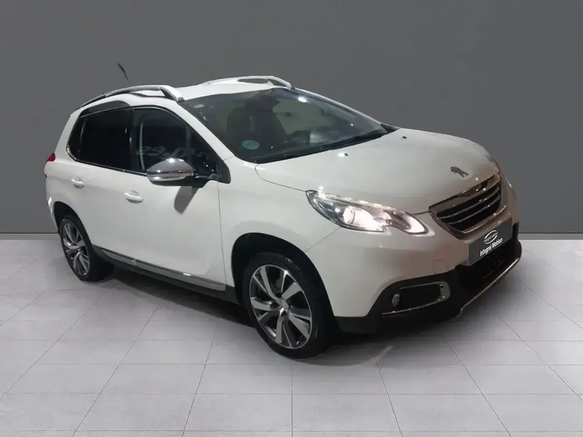 Usado Peugeot 2008 Allure 110 CV (80 kW) 2015 Blanco SUV