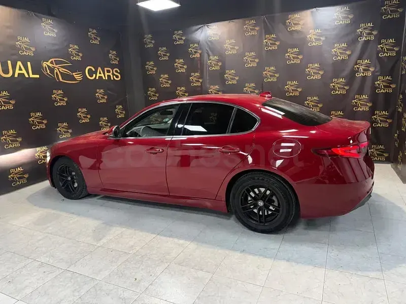 Usado Alfa Romeo Giulia 150 CV (110 kW) 2017 Rojo Berlina