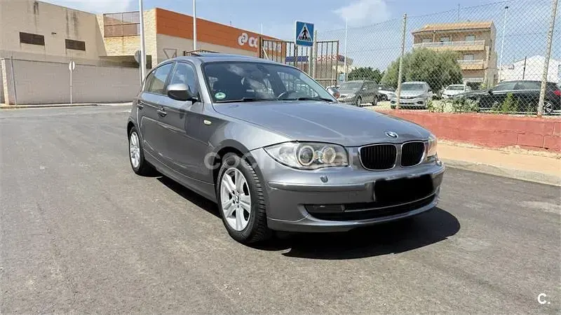 Usado BMW 118 143 CV (105 kW) 2011 Gris / plata Utilitario