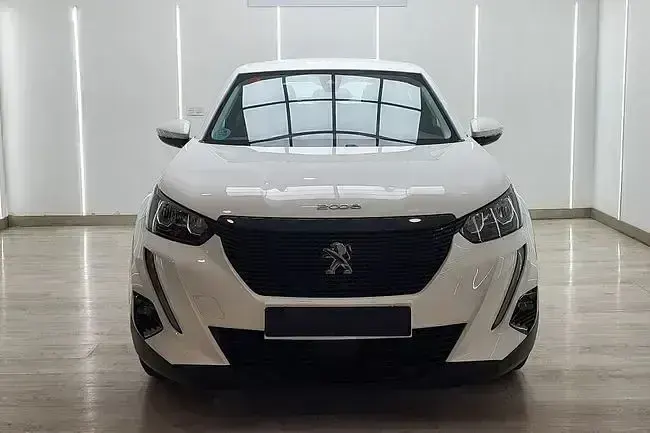 Usado Peugeot 2008 Active 100 CV (73 kW) 2021 Blanco SUV