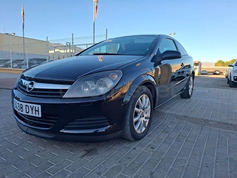 Usado Opel Astra GTC Enjoy 90 CV (66 kW) 2005 Negro Berlina