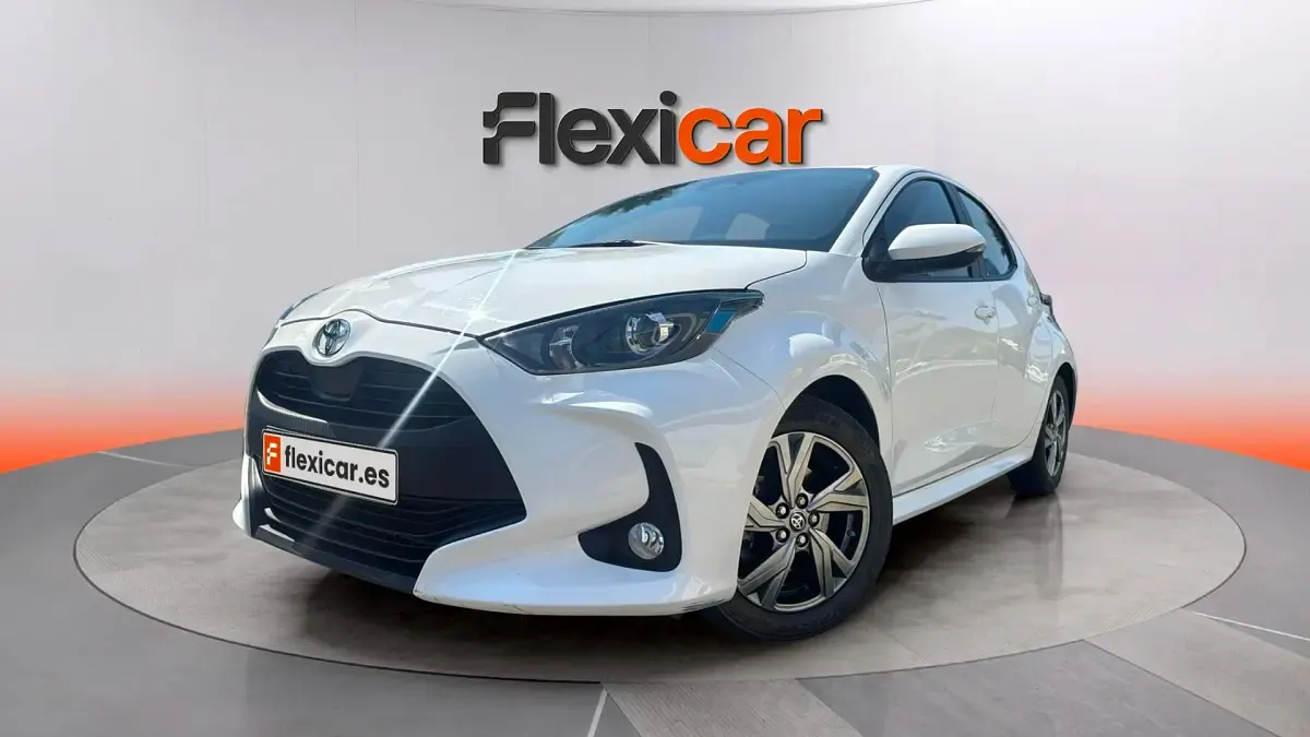 Usado Toyota Yaris Hybrid Active 116 CV (85 kW) 2025 Blanco Berlina