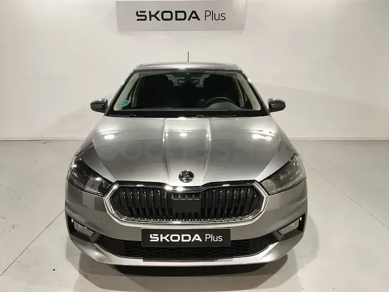 Usado Skoda Fabia Selection 95 CV (69 kW) 2025 Gris / plata Utilitario