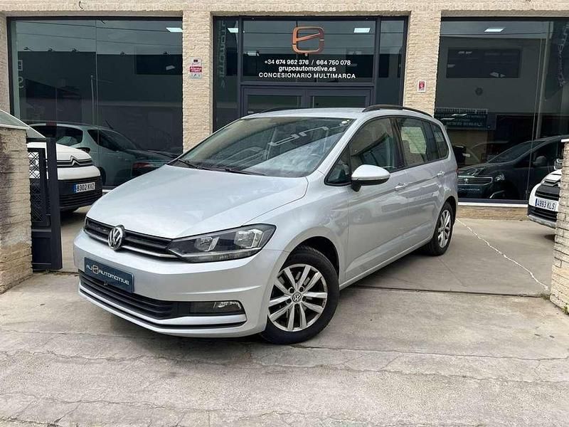 Usado VW Touran Business 110 CV (80 kW) 2019 Gris Monovolumen