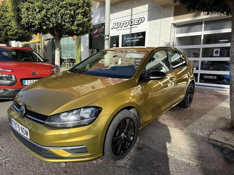 Amarillo Usado 2018 VW Golf VII Advance Utilitario | 13.499 € (Precio justo) - Imagen 1/4