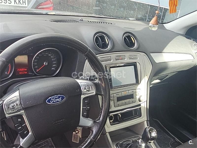Usado Ford Mondeo Trend 140 CV (102 kW) 2010 Negro Berlina