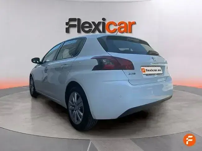 Usado Peugeot 308 Active 110 CV (80 kW) 2020 Blanco