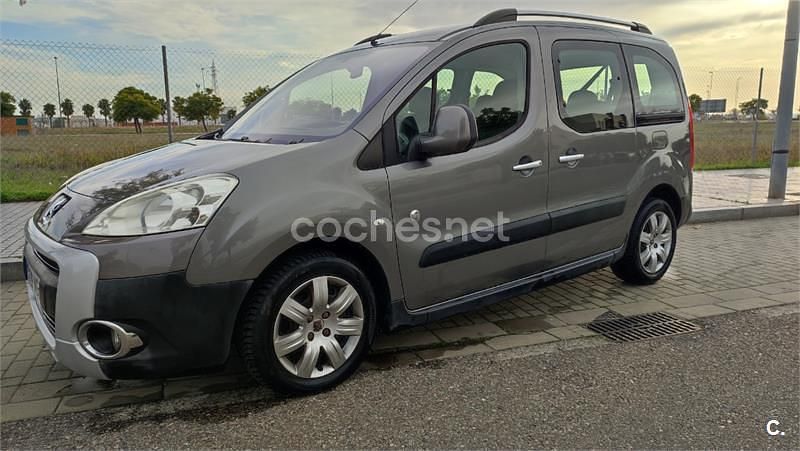 Usado Peugeot Partner Tepee Active 92 CV (67 kW) 2012 Beige Monovolumen