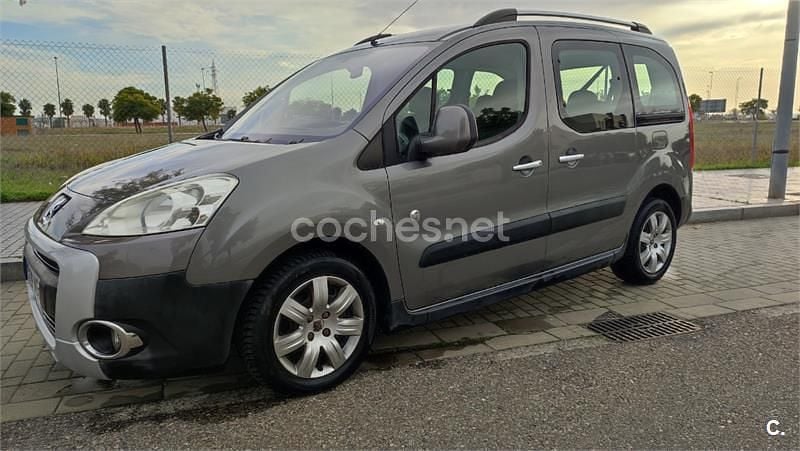 Beige Usado 2012 Peugeot Partner Tepee Active Monovolumen | 8000 € (Buen precio) - Imagen 1/4