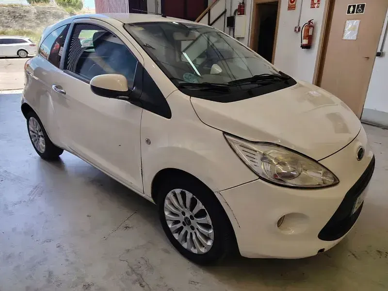 Usado Ford Ka Trend 69 CV (50 kW) 2010 Blanco Utilitario