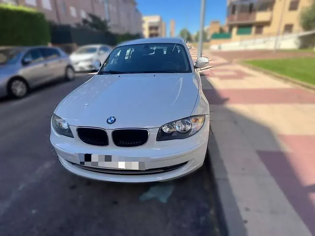Usado BMW 116 116 CV (85 kW) 2010 Blanco Utilitario
