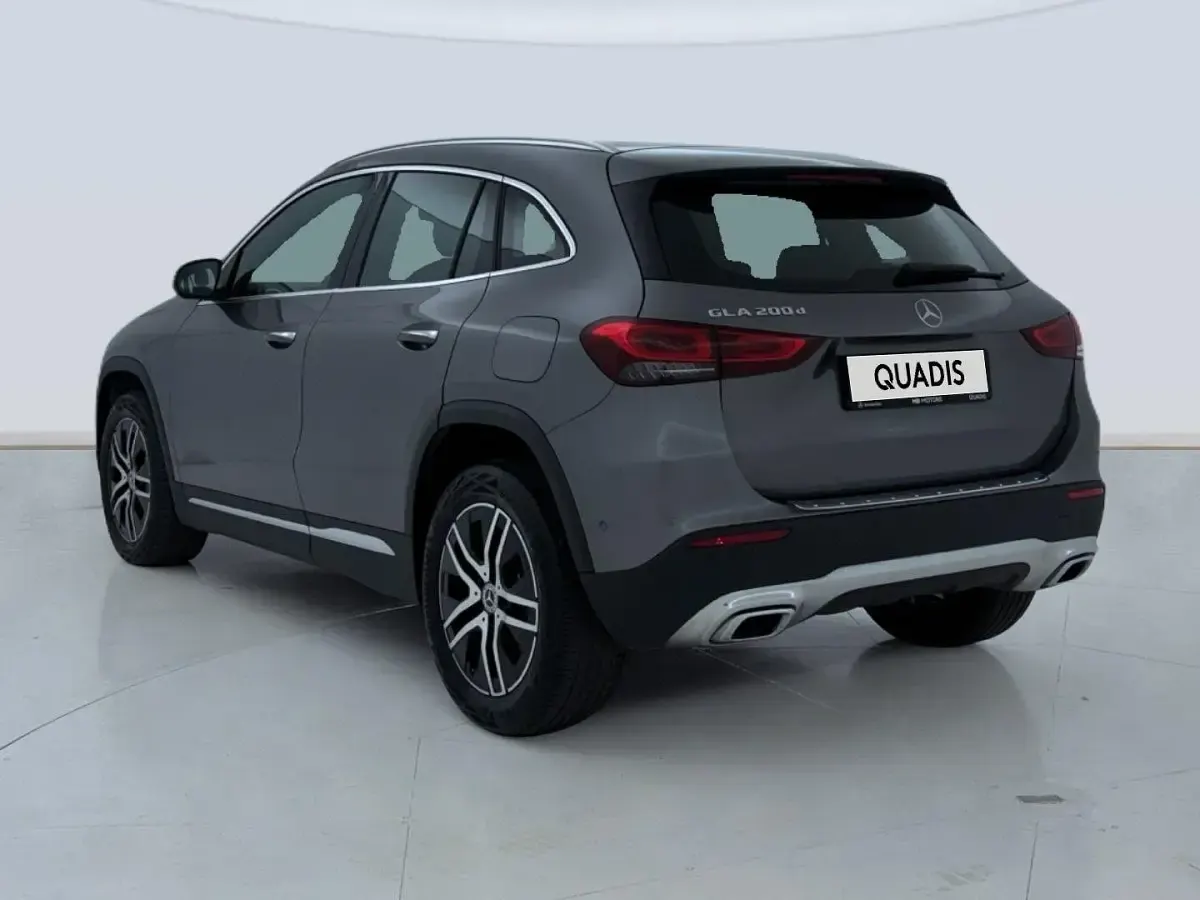 Usado Mercedes GLA200 150 CV (110 kW) 2022 Gris SUV