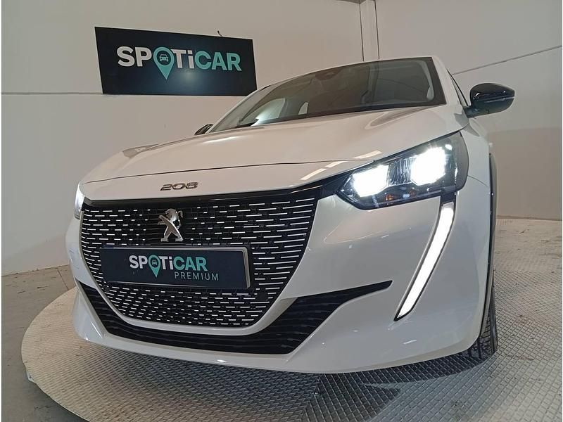 Usado Peugeot e-208 Active 100 kW (136 CV) 2023 Blanco Utilitario