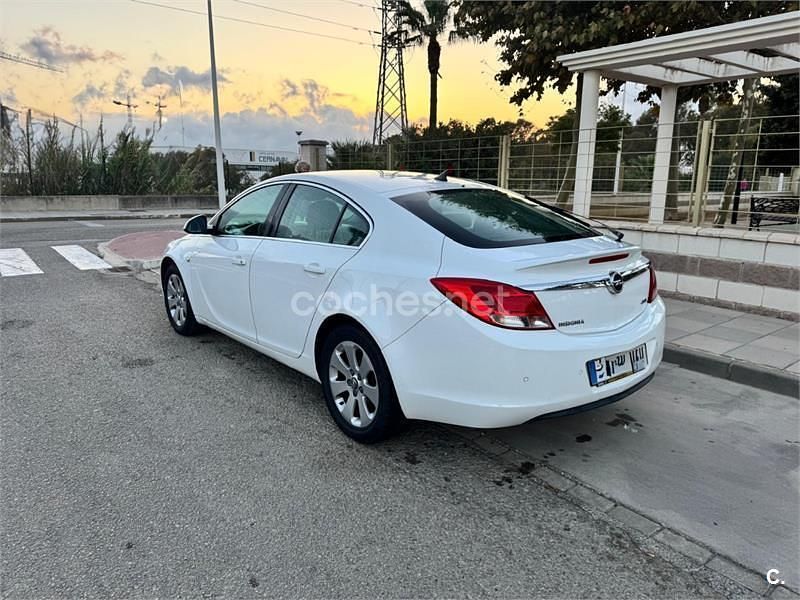 Usado Opel Insignia Business 130 CV (95 kW) 2013 Blanco Familiar