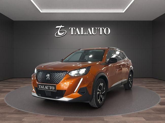 Usado Peugeot 2008 Allure 110 CV (80 kW) 2022 Naranja SUV