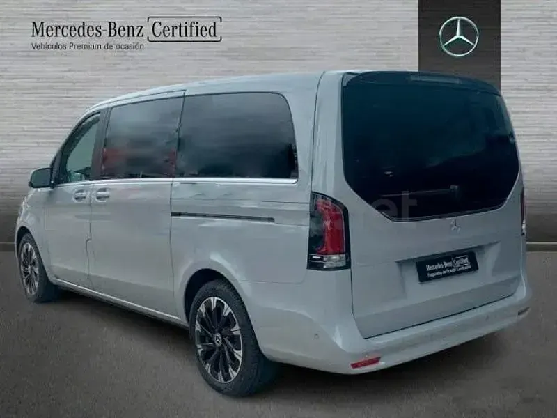 Usado Mercedes V300 Avantgarde 231 CV (169 kW) 2025 Gris / plata Monovolumen