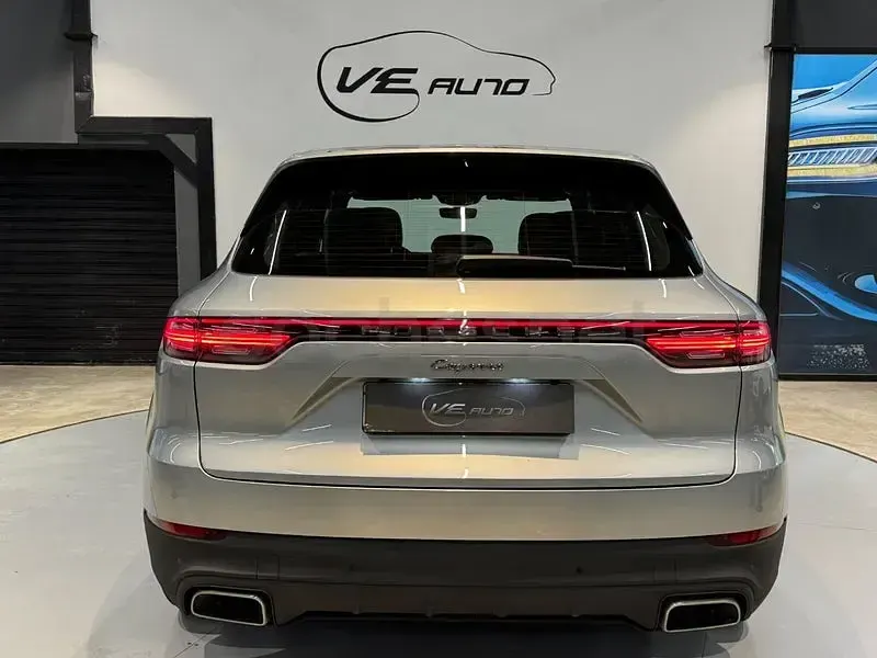 Usado Porsche Cayenne E-Hybrid 462 CV (339 kW) 2021 Gris / plata SUV