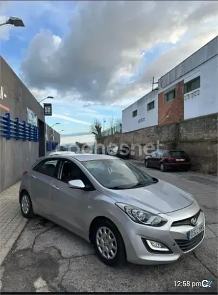 Usado Hyundai i30 110 CV (80 kW) 2013 Gris / plata Berlina